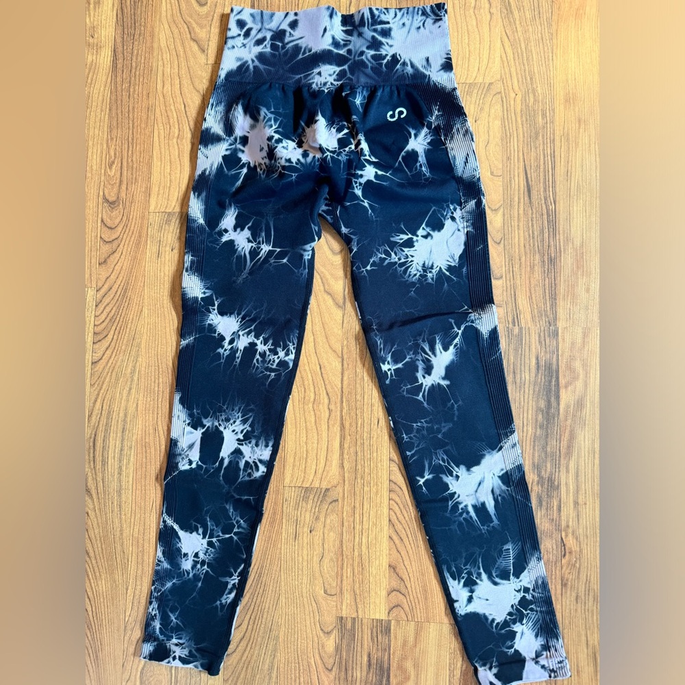 Curves and Combat Boots Leggings (not lululemon)